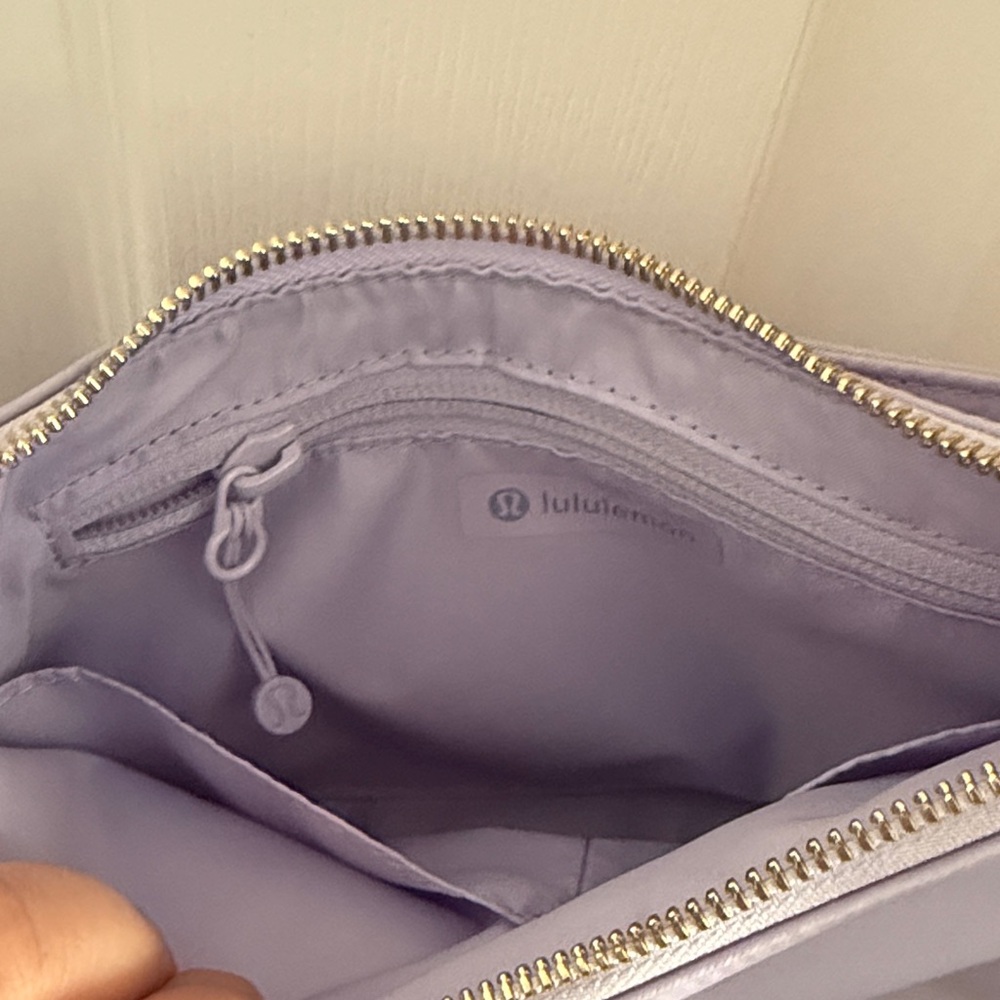 Lululemon City Essentials Small Shoulder Bag 3L - Picture 5 of 5